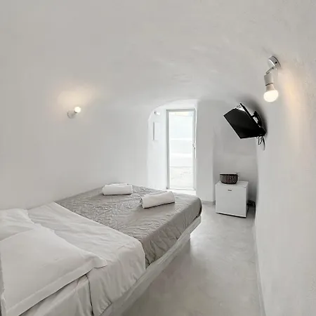 Hotel Value Rooms- Center- Capital Santorini