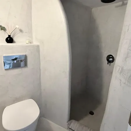 Value Rooms- Center- Capital Santorini