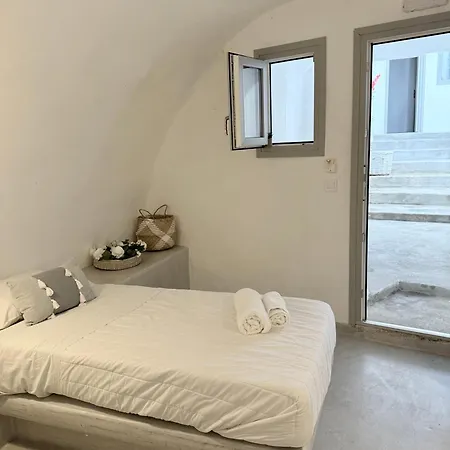 Value Rooms- Center- Capital Santorini