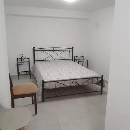 Value Rooms- Center- Capital Santorini Szálloda