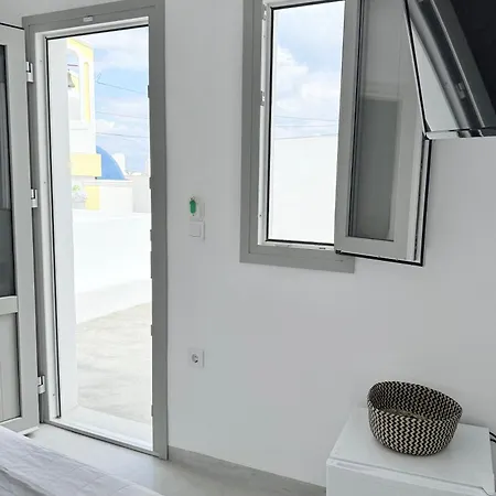 Value Rooms- Center- Capital Santorini Szálloda