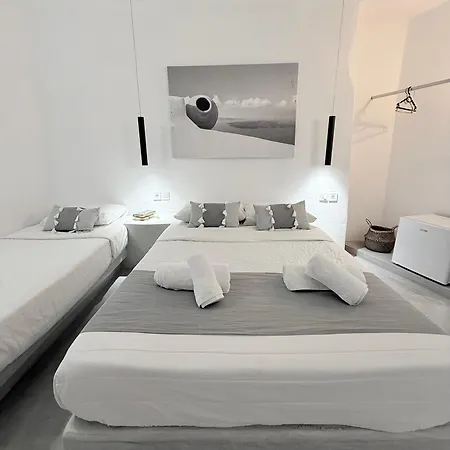 Value Rooms- Center- Capital Santorini Szálloda