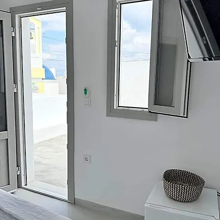 Value Rooms- Center- Capital Santorini