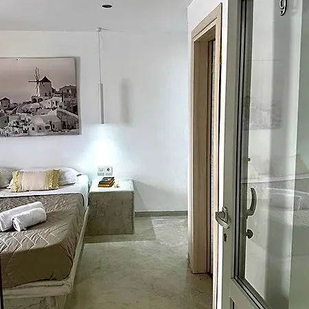 Value Rooms- Center- Capital Santorini サントリーニ