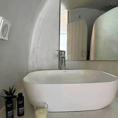Value Rooms- Center- Capital Santorini Hotel *