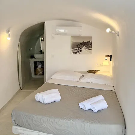 Value Rooms- Center- Capital Santorini *