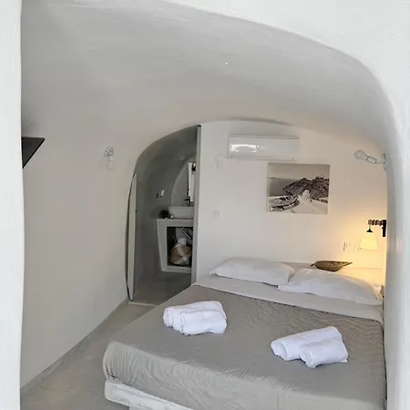 Value Rooms- Center- Capital Santorini