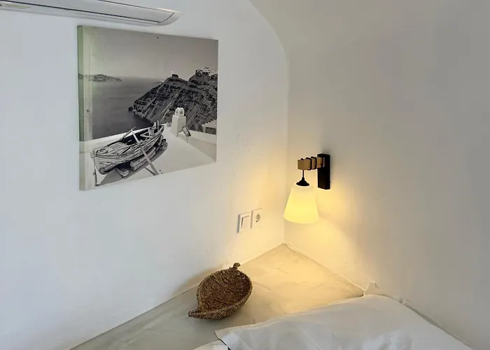 Sepal Fira (Santorini)