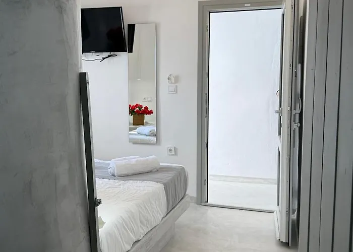 Sepal Fira (Santorini)