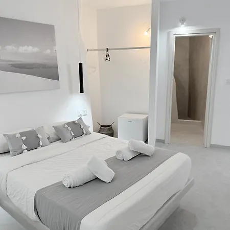 Fira Value Rooms- Fira Center- Capital Santorini Szálloda *